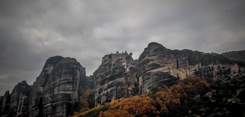 Αμερικανίδα τουρίστρια έπεσε στα Μετέωρα