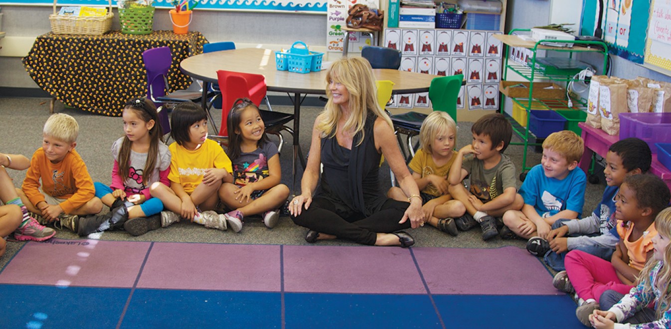 Η Γκόλντι Χον εκπαιδεύει δασκάλους