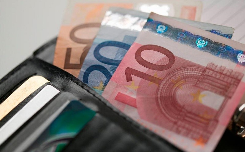 Σενάρια για μειώσεις μισθών στο Δημόσιο