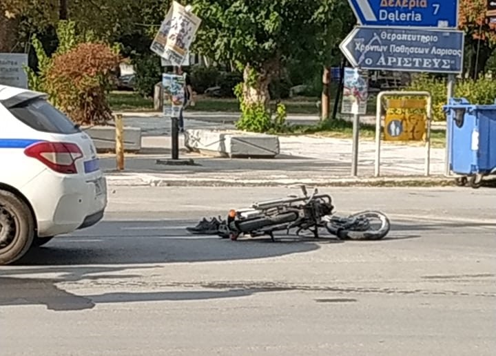 Σοβαρό τροχαίο με νεαρό δικυκλιστή