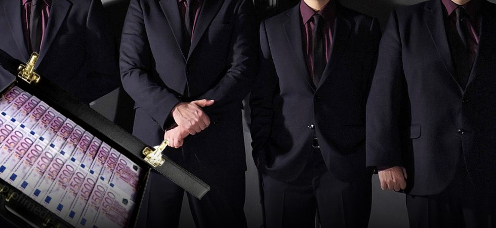 Η Αθήνα, η νύχτα, και οι νονοί