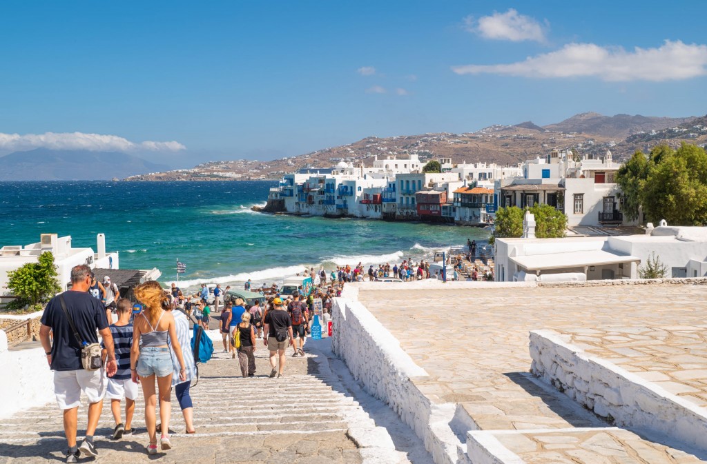 Απογειώνονται οι κρατήσεις για το καλοκαίρι
