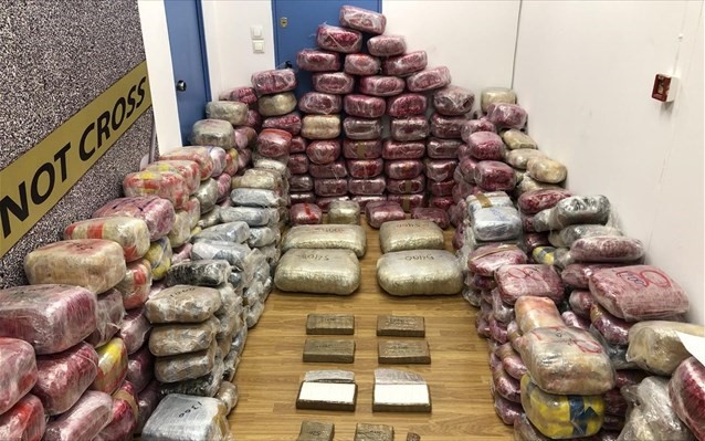 Τριπλό «μπλόκο» σε 828 κιλά χασίς