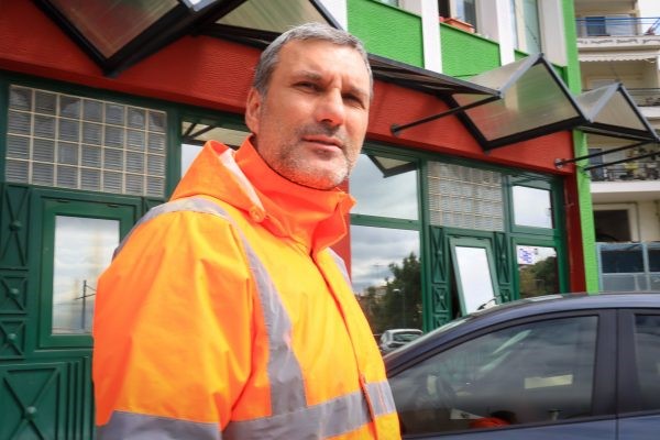 Παρέδωσε πορτοφόλι με 1.500 ευρώ