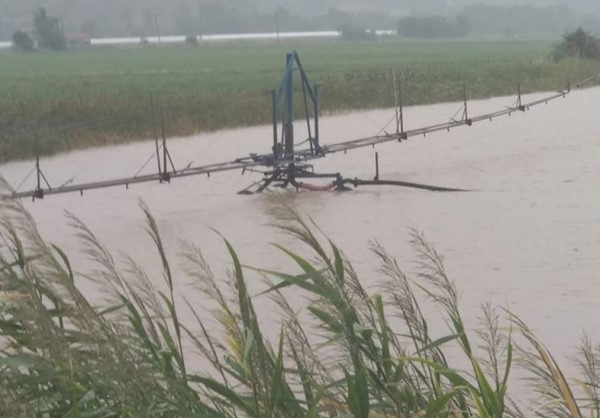 Πλημμύρισαν καλλιέργειες παρότι «άντεξαν» τα ποτάμια