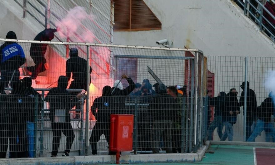 Οριστική διακοπή στο ματς λόγω επεισοδίων