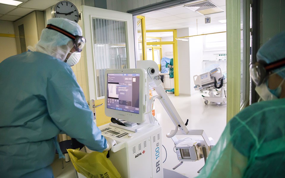 Νοσηλεύονται 48 ασθενείς με covid-19