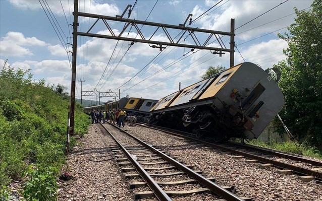 Σύγκρουση τρένων με τρεις νεκρούς και 300 τραυματίες   