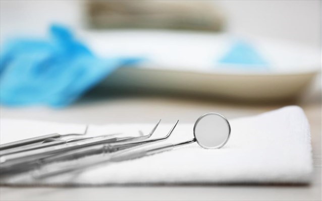 Στον οδοντίατρο χωρίς τεστ οι εμβολιασμένοι