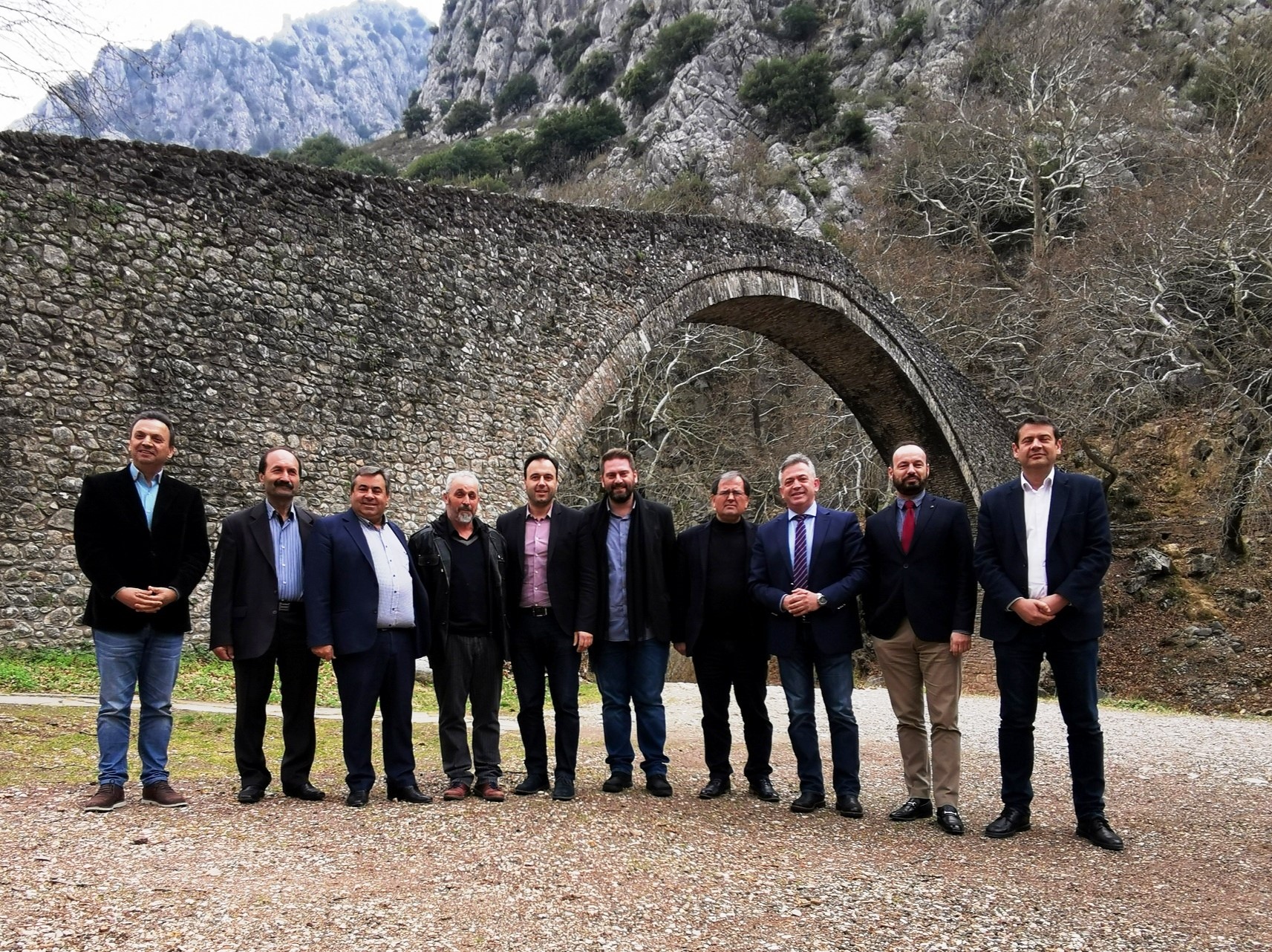 Στηρίζει το Δίκτυο Δήμων Περιοχής Πίνδου