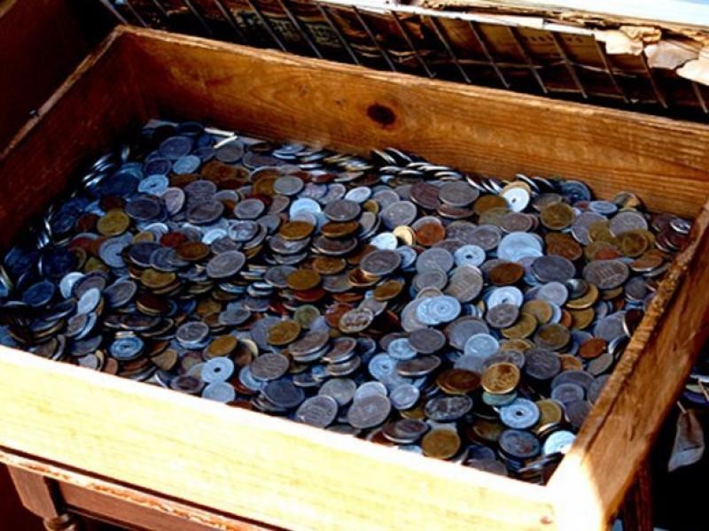 Ιερέας πέταξε κέρματα σε βουλευτή του ΣΥΡΙΖΑ