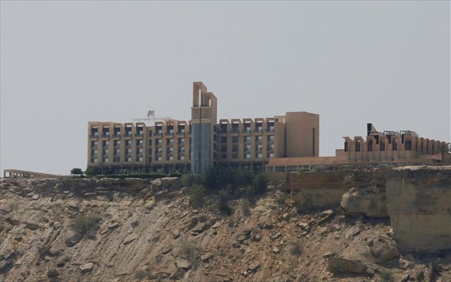 Οκτώ νεκροί από εισβολή ενόπλων σε ξενοδοχείο