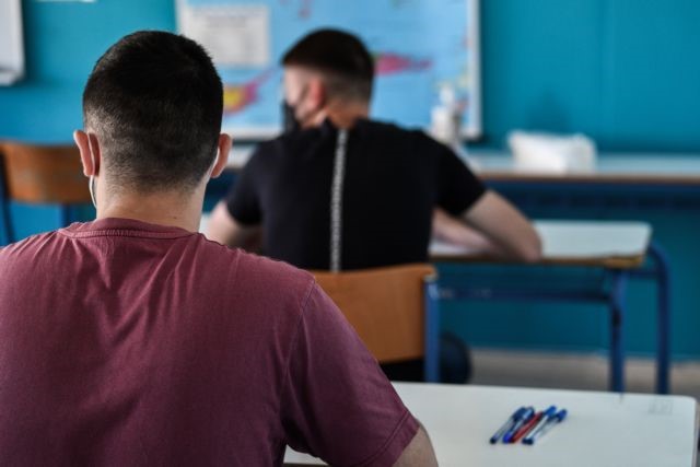 Στα Μαθηματικά εξετάζονται σήμερα οι υποψήφιοι των ΕΠΑΛ