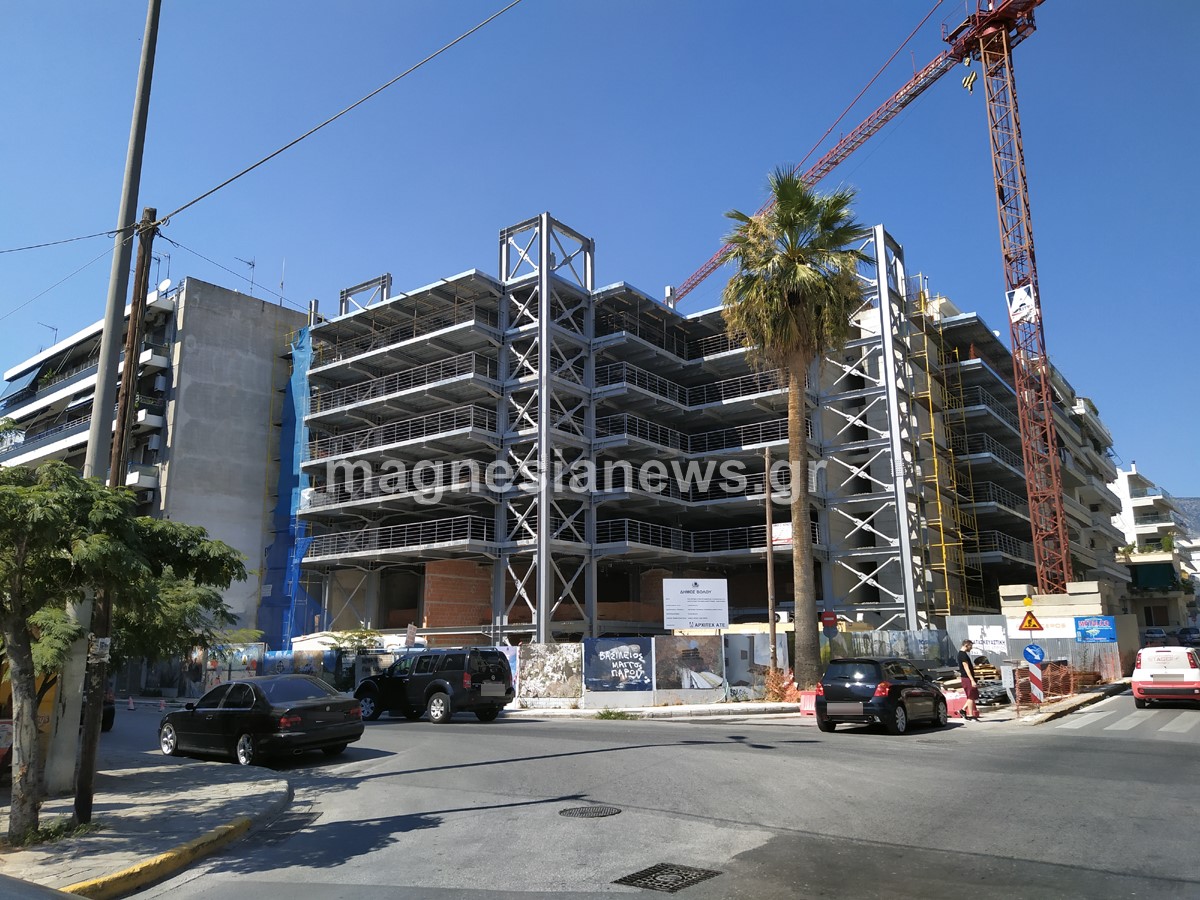 "Το πάρκινγκ στη Φιλελλήνων λειτουργεί χωρίς άδεια!"