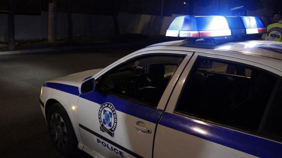 Ενώ γλεντούσαν τους "άνοιγαν" τα αυτοκίνητα