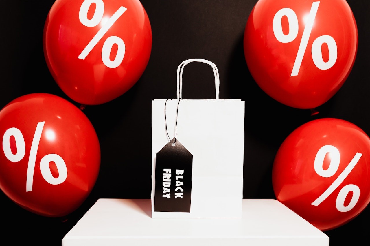 Black Friday 2022: Ξεκίνησαν οι εκπτώσεις και οι προσφορές