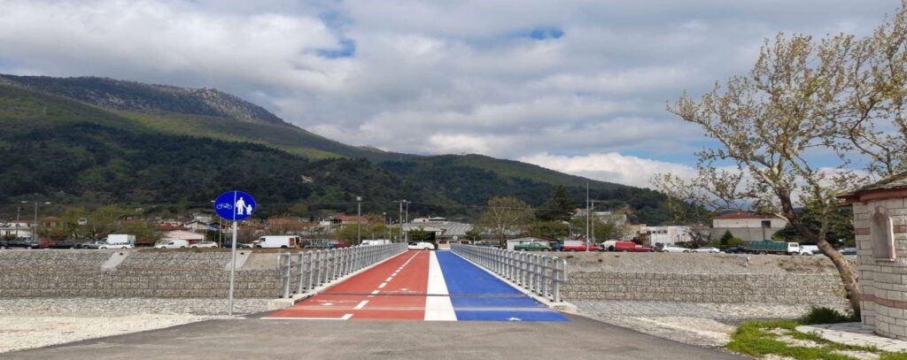 Δόθηκε προς χρήση η νέα πεζογέφυρα Μουζακίου