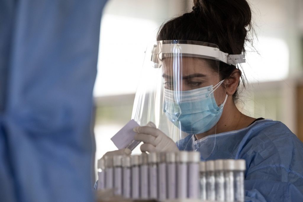 32 νέα κρούσματα και τρεις θάνατοι σε 24 ώρες