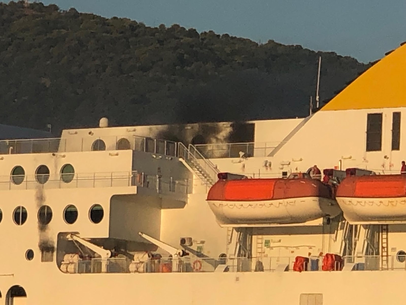 Φωτιά σε πλοίο με 538 επιβάτες ανοιχτά της Κέρκυρας