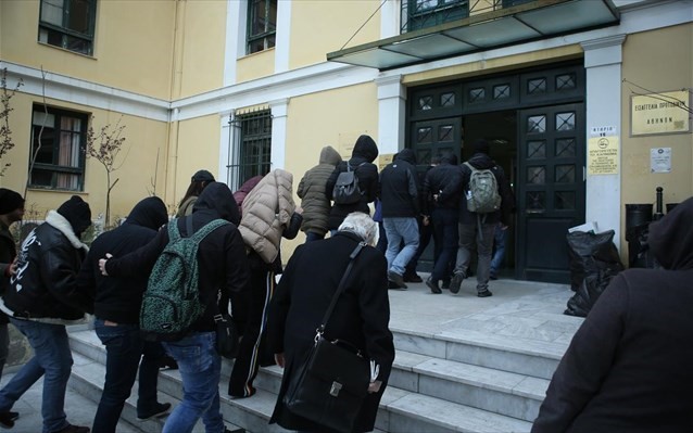 Ελεύθεροι με όρους οι κατηγορούμενοι