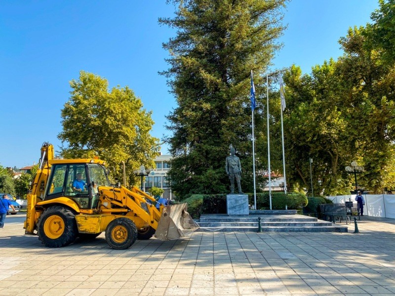 Ξεκίνησε η ανάπλαση της κεντρικής πλατείας