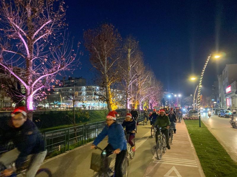 Λαμπερή πρωτοχρονιάτικη ποδηλατάδα