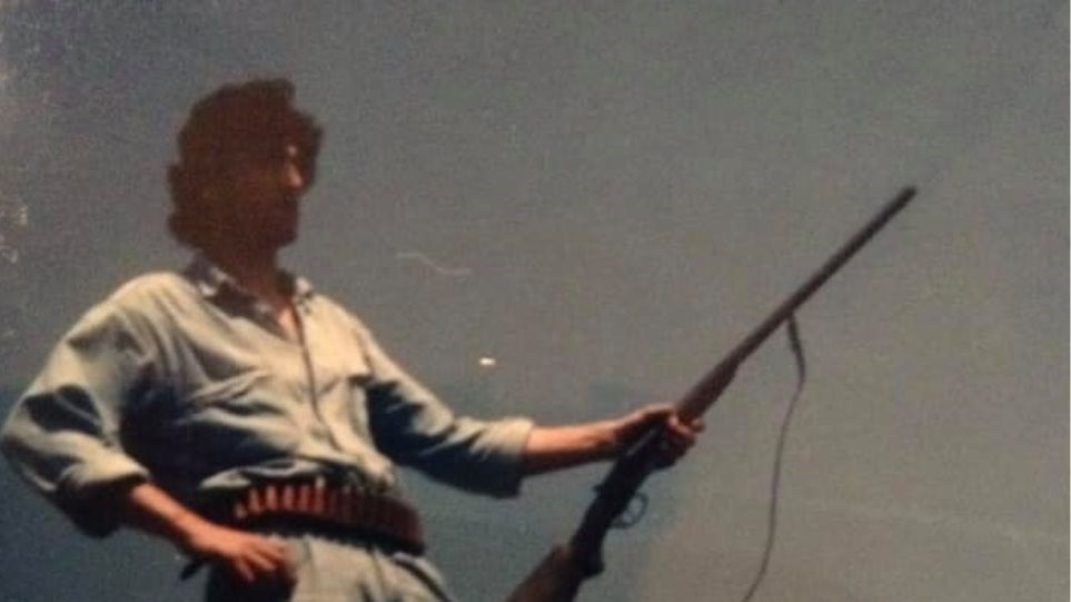 Με όπλο και φυσίγγια προανήγγειλε την ομιλία του στη Βουλή