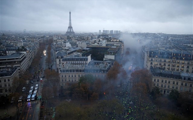 Σε «κατάσταση πολιορκίας» το Παρίσι 