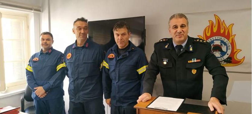 Βραβεύτηκαν 3 πυροσβέστες για τη διάσωση 85χρονης