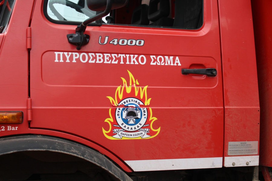 Φωτιά σε κτηνοτροφική μονάδα στη Λάρισα