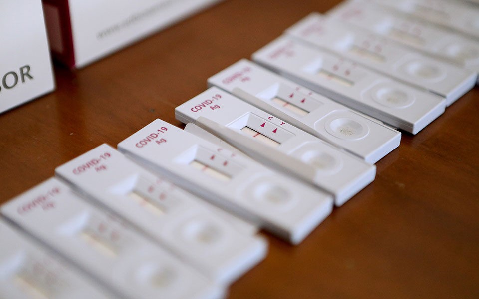 Η Ελλάδα πρώτη στην Ε.Ε. στα τεστ COVID