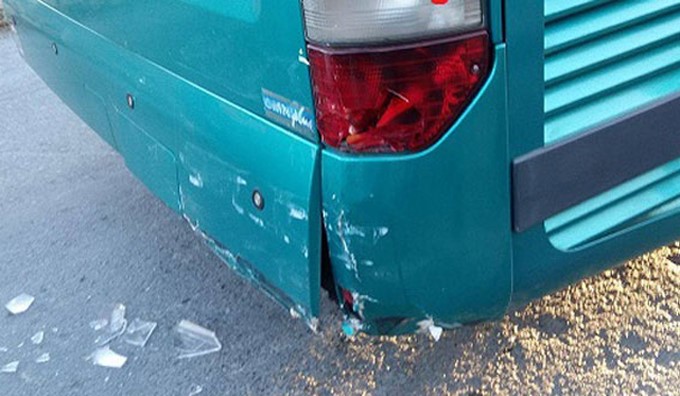 Τροχαίο με δύο αυτοκίνητα και λεωφορείο του ΚΤΕΛ