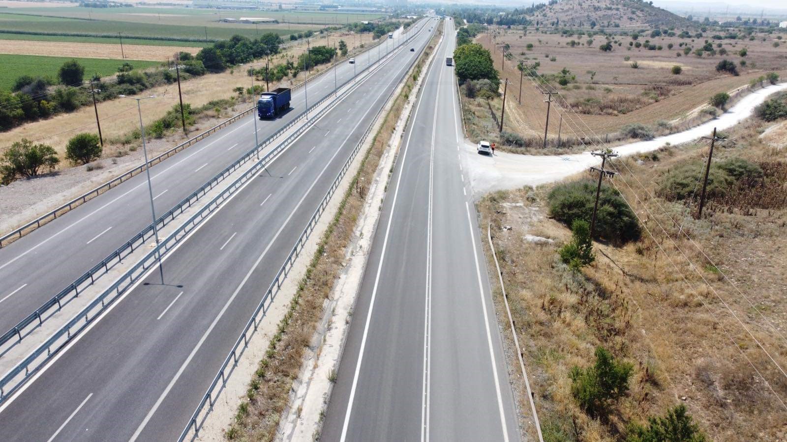 Βελτιώνει το παράπλευρο δίκτυο της Ε.Ο. Λάρισας - Βόλου