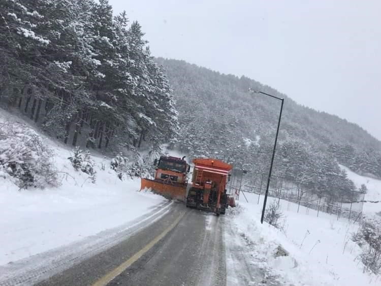 Σε εξέλιξη επιχειρήσεις αποχιονισμού στα ορεινά