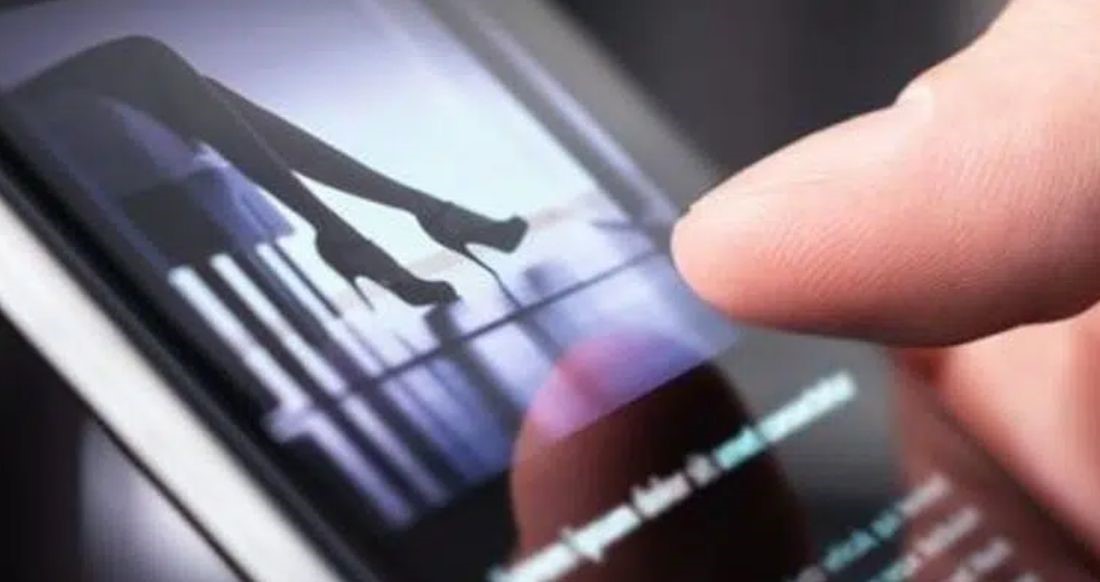 Εξαρθρώνεται το κύκλωμα "revenge porn" με 141 θύματα