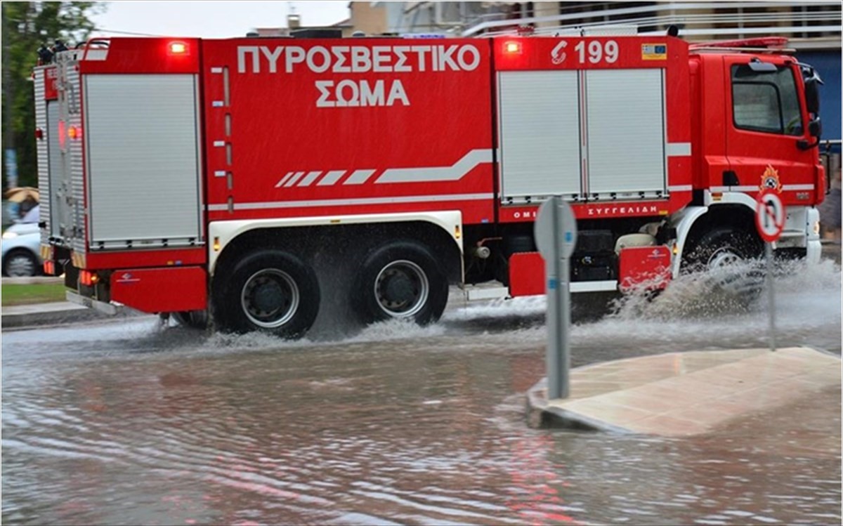 Αττική: Δεκάδες κλήσεις στην Πυροσβεστική για πλημμύρες