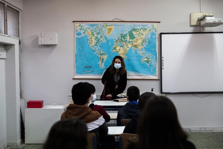 Με μέτρα επέστρεψαν οι μαθητές σε γυμνάσια, λύκεια