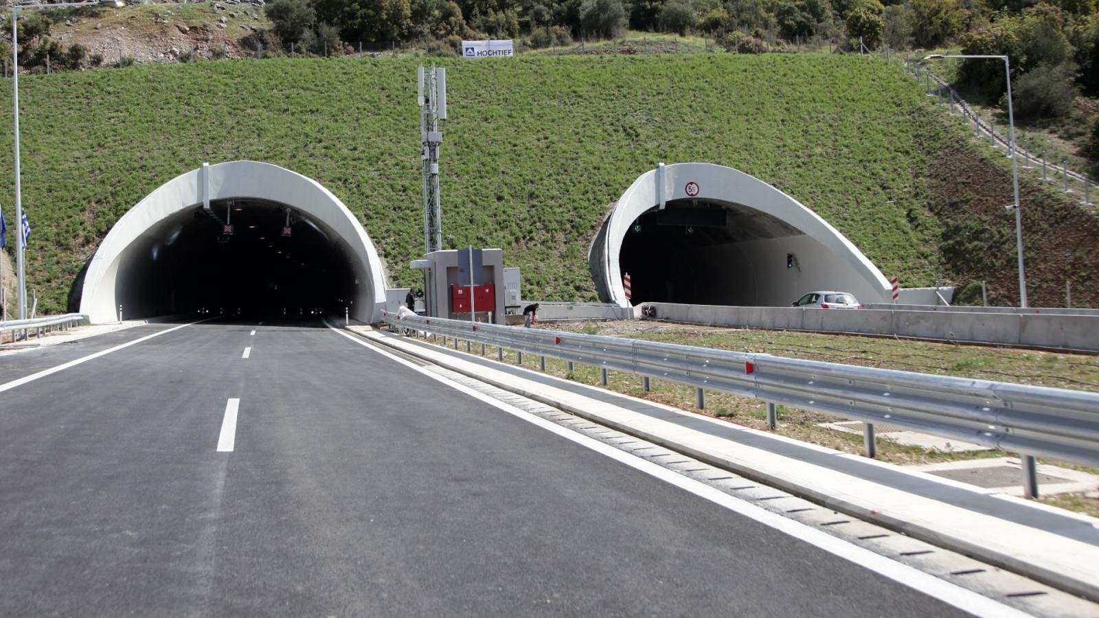 Κλείνουν για 4 ώρες την Κυριακή οι σήραγγες Τεμπών 