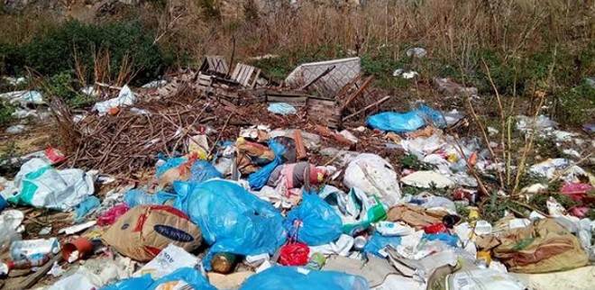 Παράνομες χωματερές στις παρυφές του Βόλου  