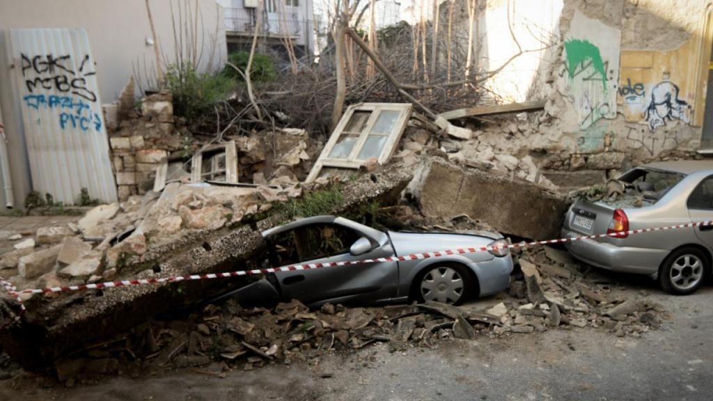 Εκατοντάδες κτίρια στην Αθήνα είναι έτοιμα να γκρεμιστούν