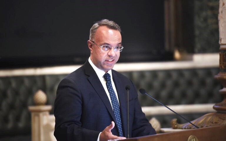 Έντονη λογομαχία στη συνάντηση Σταϊκούρα – τραπεζιτών