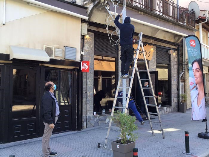 Ξεκίνησε ο στολισμός για τα Χριστούγεννα