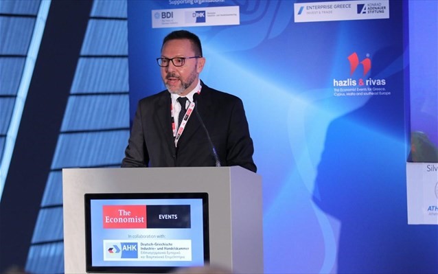 Kαμπανάκι για μεταρρυθμίσεις, αναδρομικά