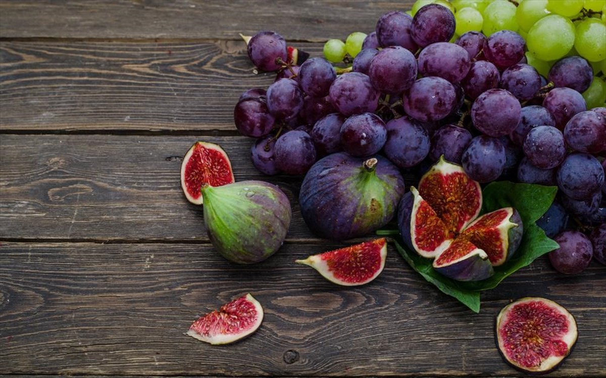 Πέντε εποχικά φρούτα που ωφελούν τον οργανισμό