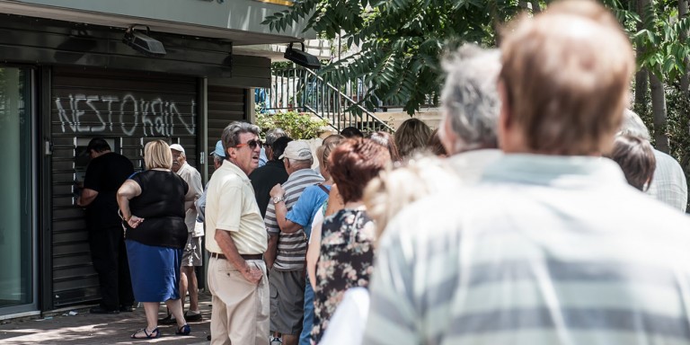 Λιγότερα τα χρήματα στα ΑΤΜ