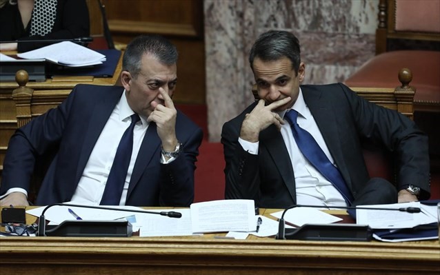 «Σύγκρουση» για εργασιακά - κατώτατο μισθό