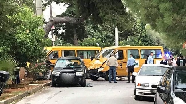 Τροχαίο με σχολικό λεωφορείο στη Βουλιαγμένη
