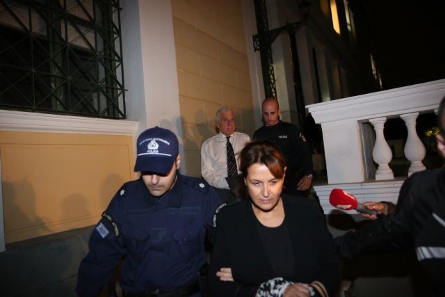 Ελεύθερη με εγγύηση η σύζυγος του Γιάννου Παπαντωνίου