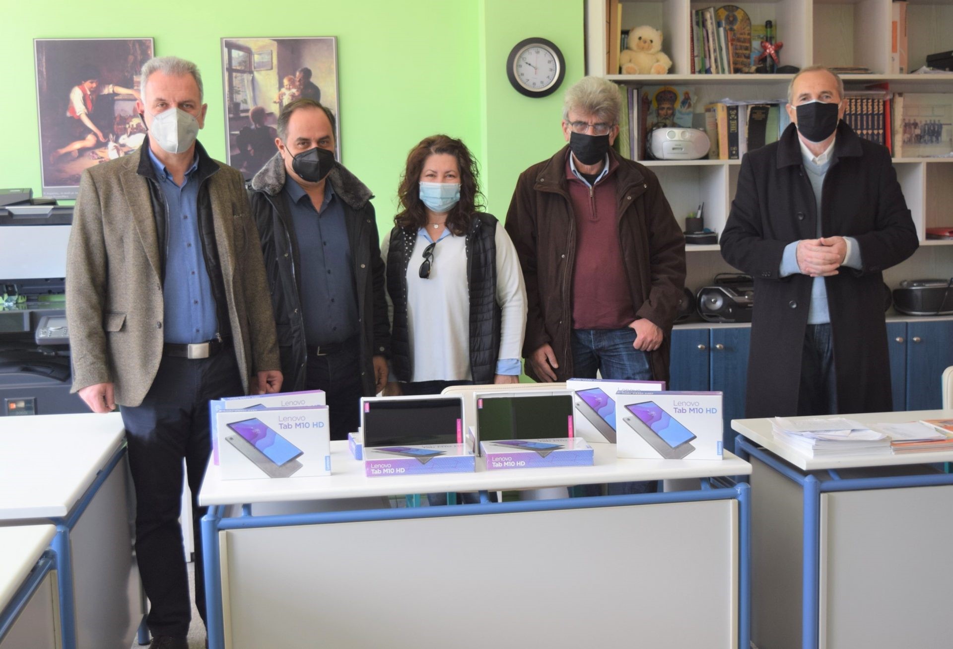 Μοιράστηκαν υπολογιστές tablets στα Δημοτικά