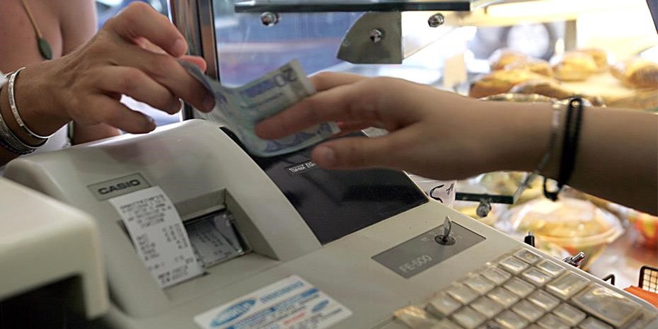 "Κλειδώνει" η Εφορία τα στοιχεία δηλώσεων ΦΠΑ